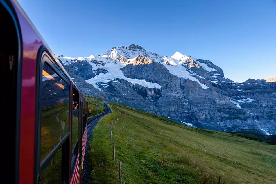 &Agrave; la fen&ecirc;tre du Glacier Express