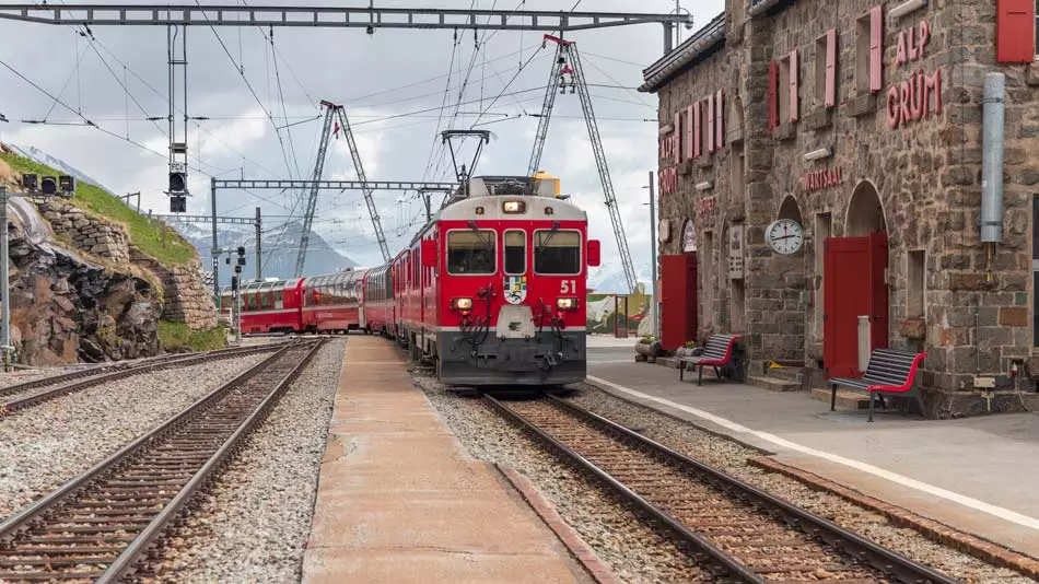 L'arriv&eacute;e en gare du Glacier Express