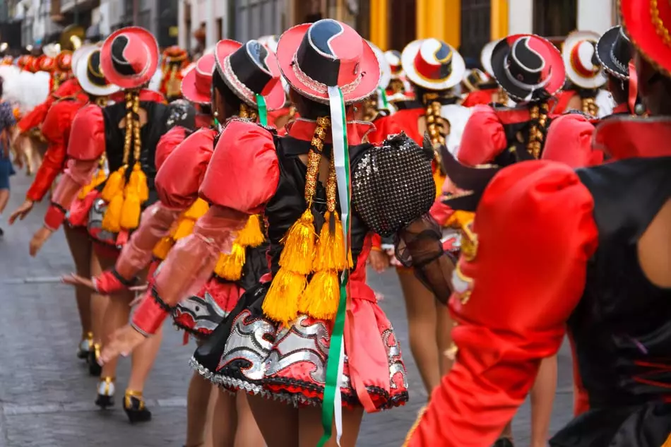 Fête péruvienne aux abords du Machu Picchu