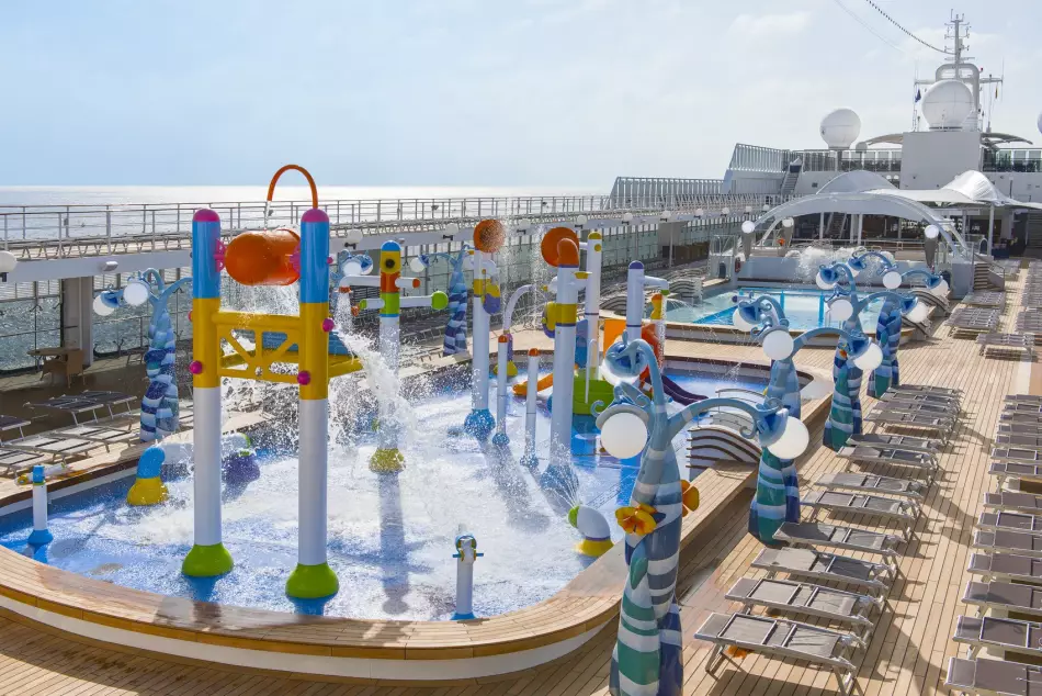 Jeux aquatiques du MSC Lirica