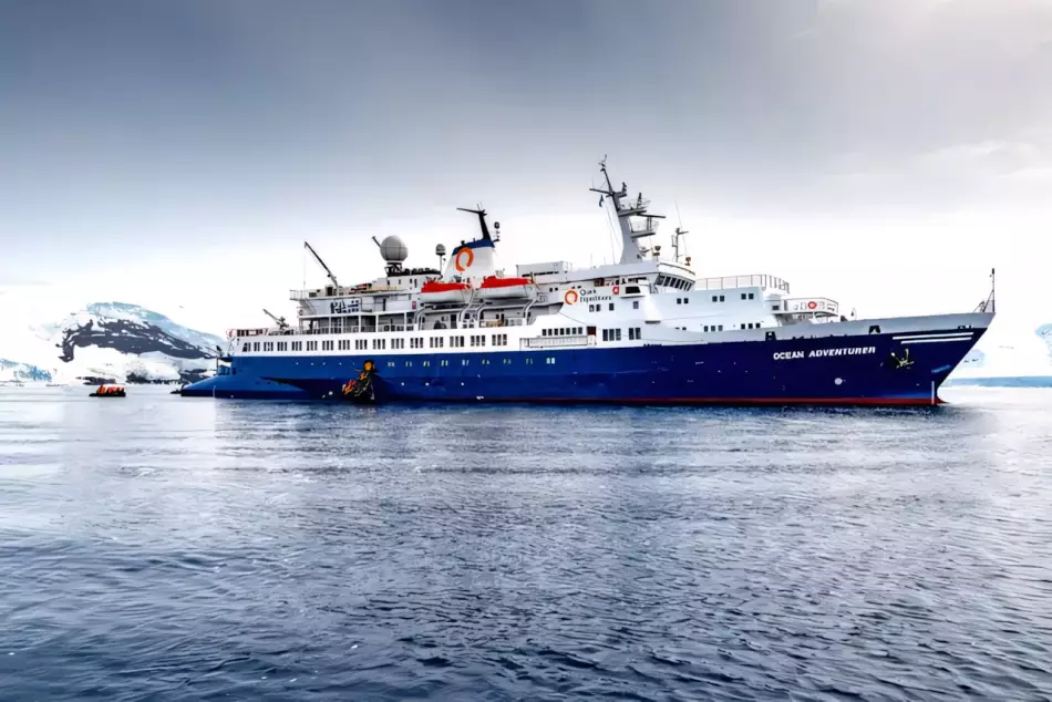 Ocean Adventurer a l'ancre