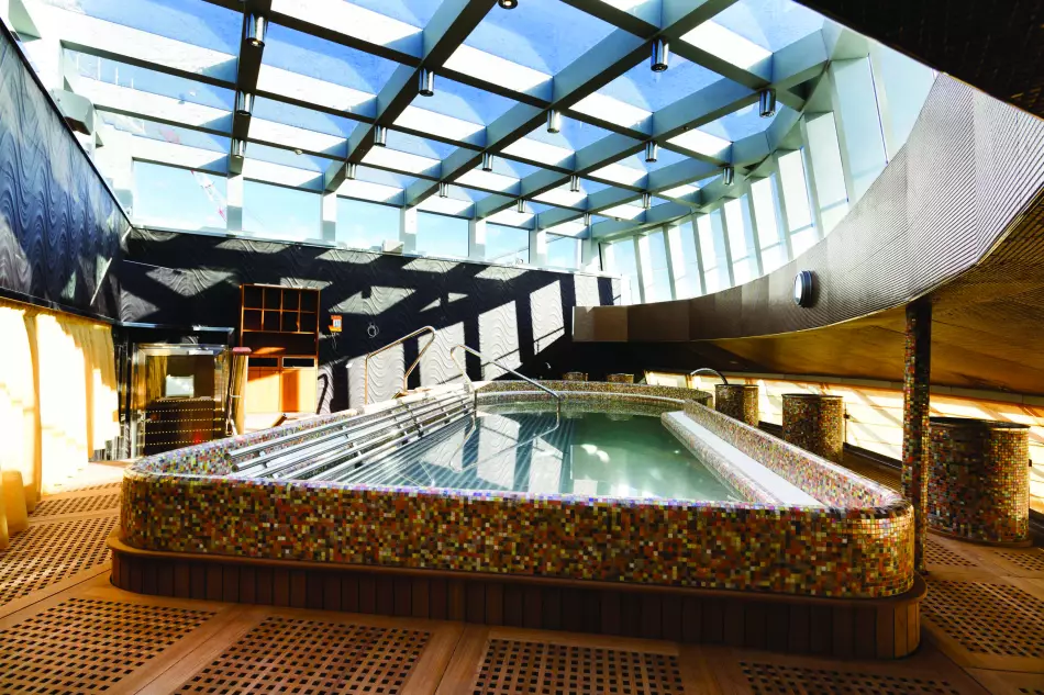 Piscine et bains du Costa Diadema