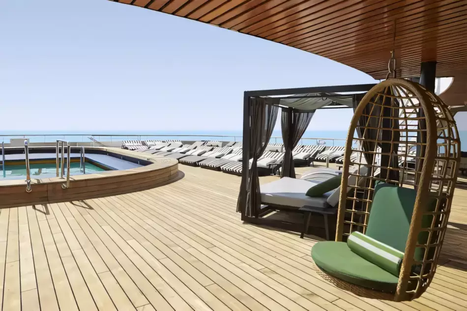 Pont soleil et piscine