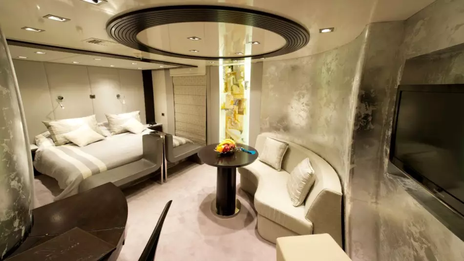 Owner Suite, Voyager