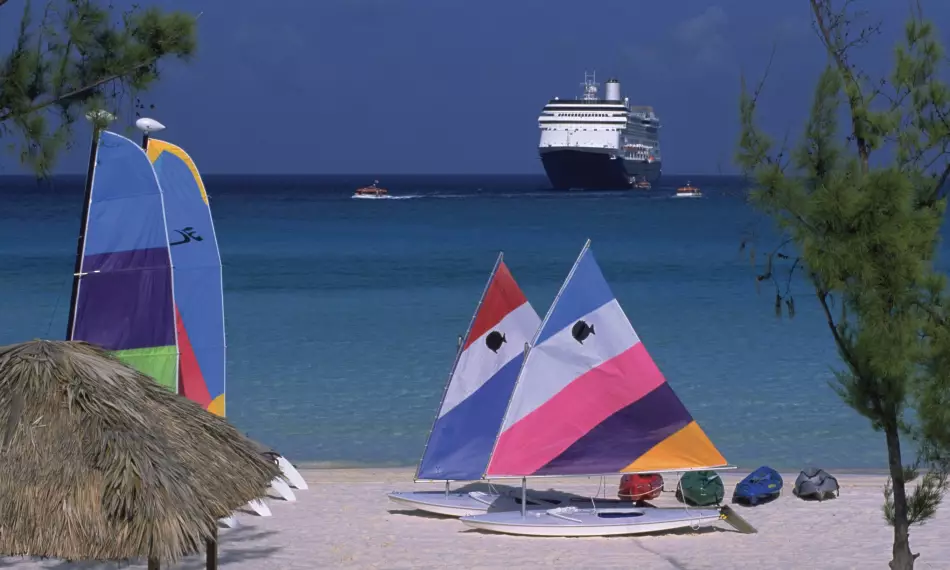 MS Zaandam a l'ancre