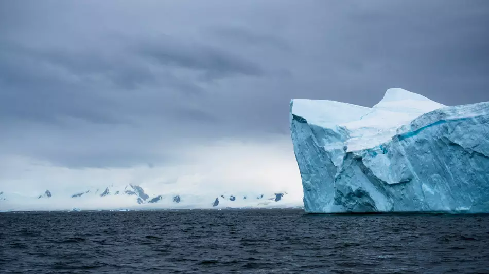Sublime vue sur iceberg en Antarctique