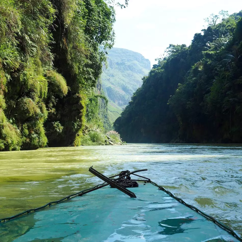 Au plus près de la Baie d'Halong