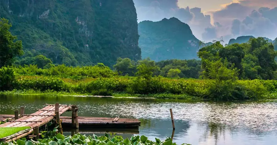 Au chevet de la Baie d'Halong