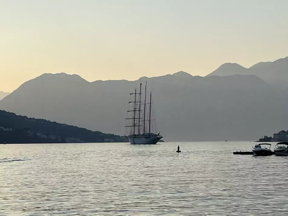 Star Clipper au mouillage