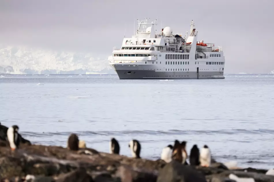 Exploris One au mouillage