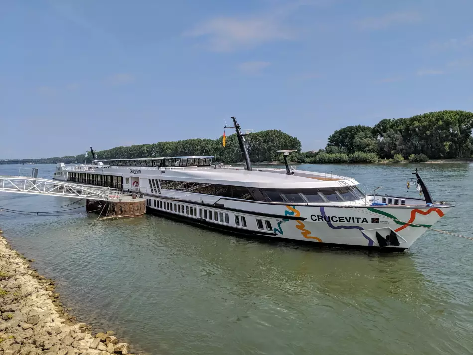 MS Crucevita a quai