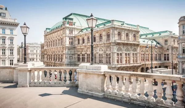 Jour 7 - Soirée à l'opéra Staatsoper, « La Dame de pique », Vienne  - optionnel hors forfait Découverte