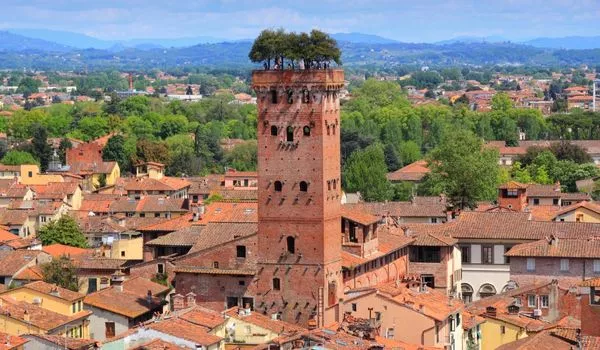 Jour 2 :  La Spezia - Lucques et Carrara