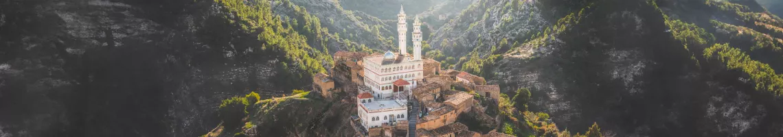 À travers l'histoire et l'Algérie : De l'Oranie au Constantinois